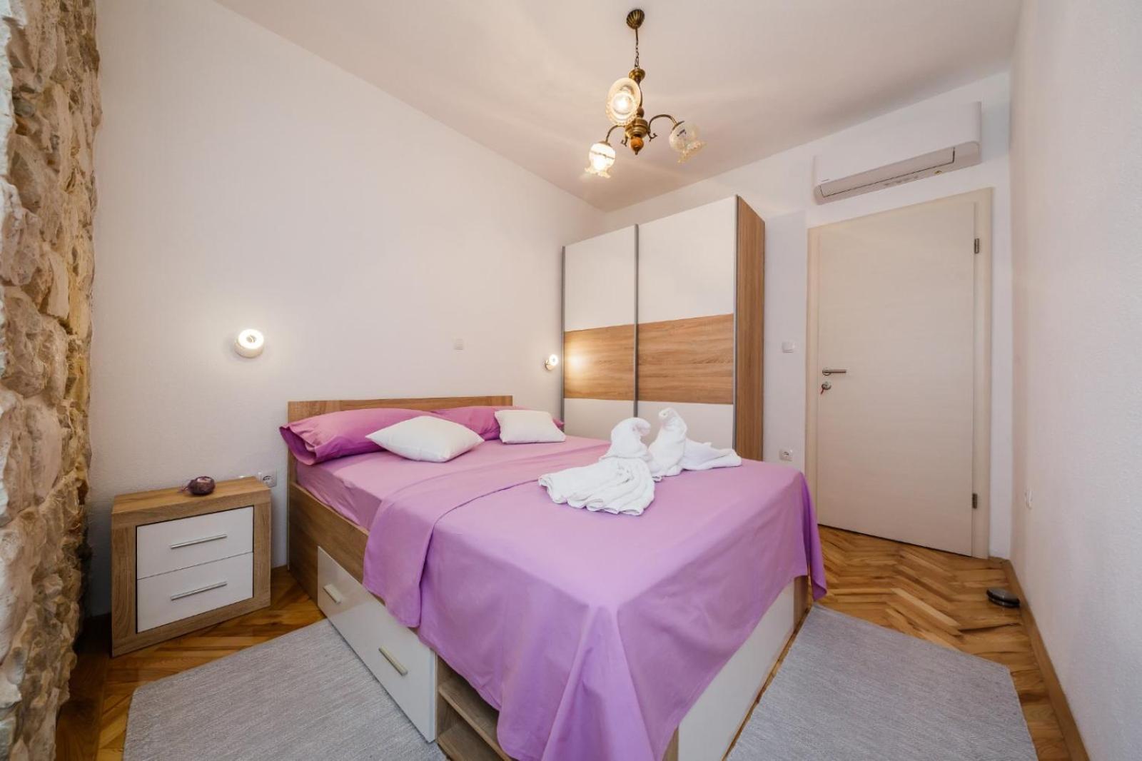 Stone House * Kastela