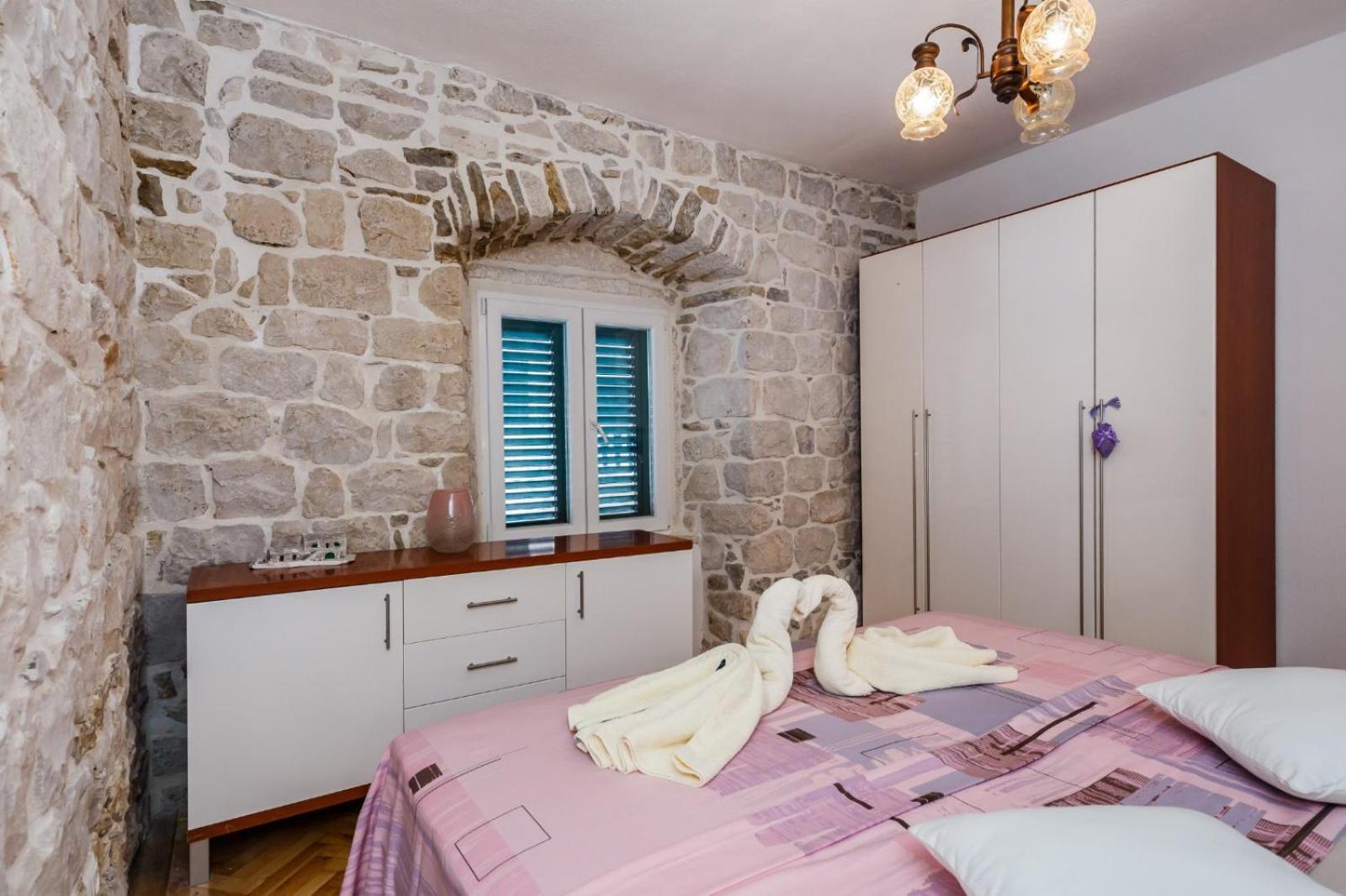 Stone House * Kastela