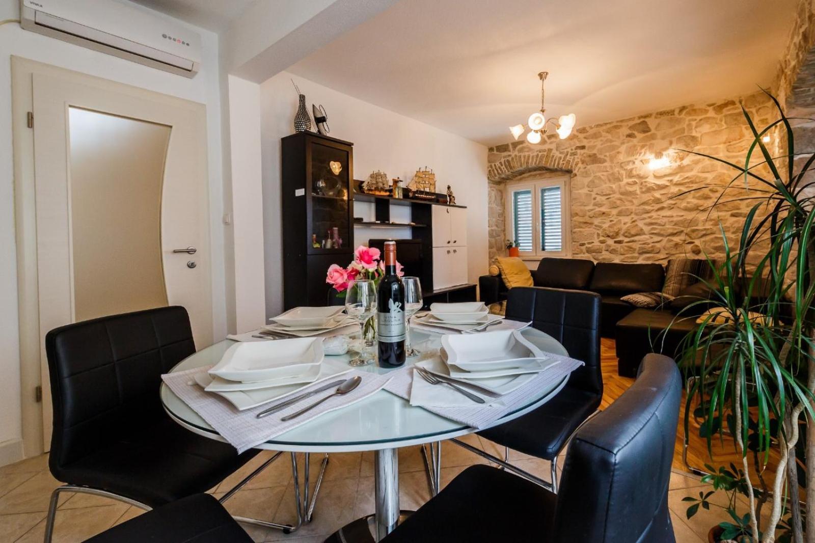 Stone House Holiday home Kastela