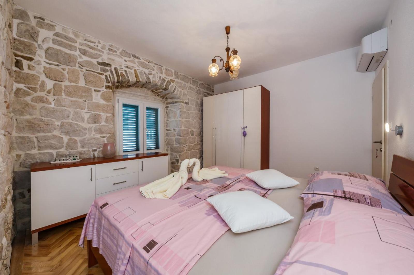 Stone House Holiday home Kastela